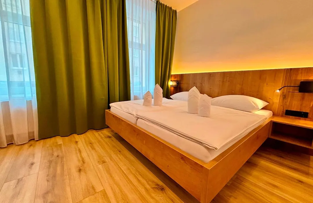 Hotel Lucia-1