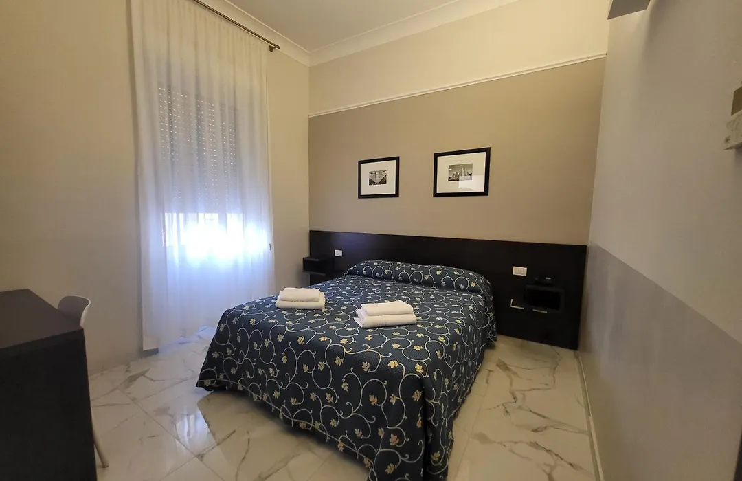 Club Hotel-1