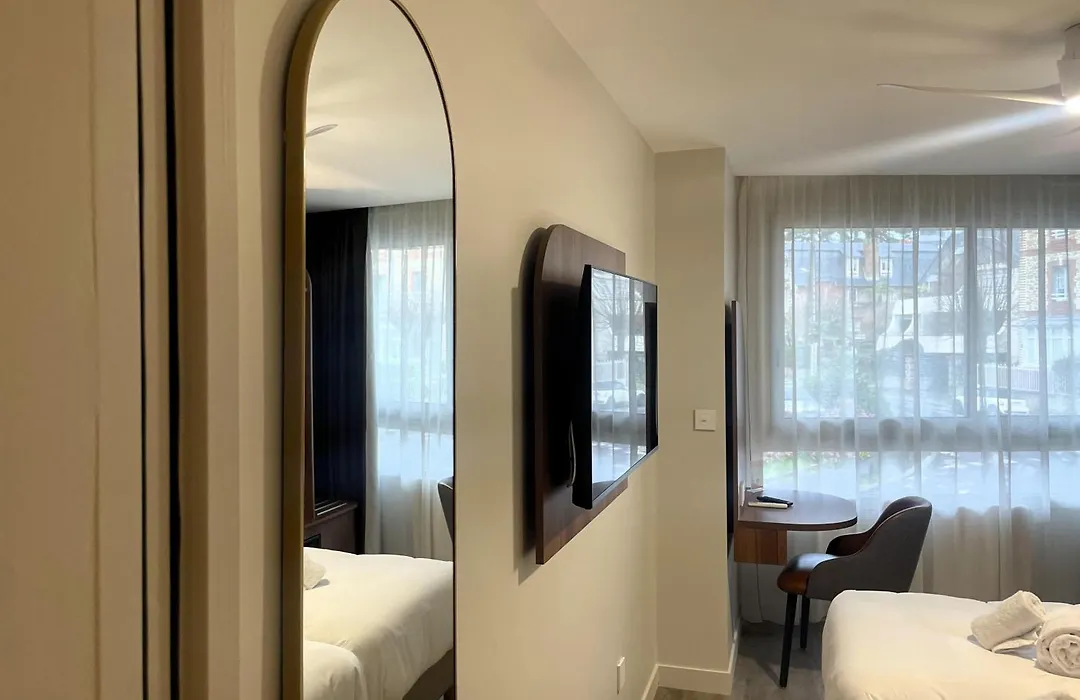 Best Western Hotel Le Crystal Dinard-1