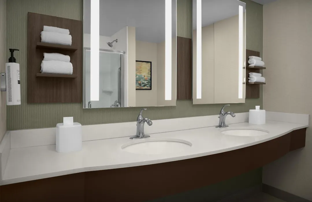 Hilton Garden Inn Westbury-1