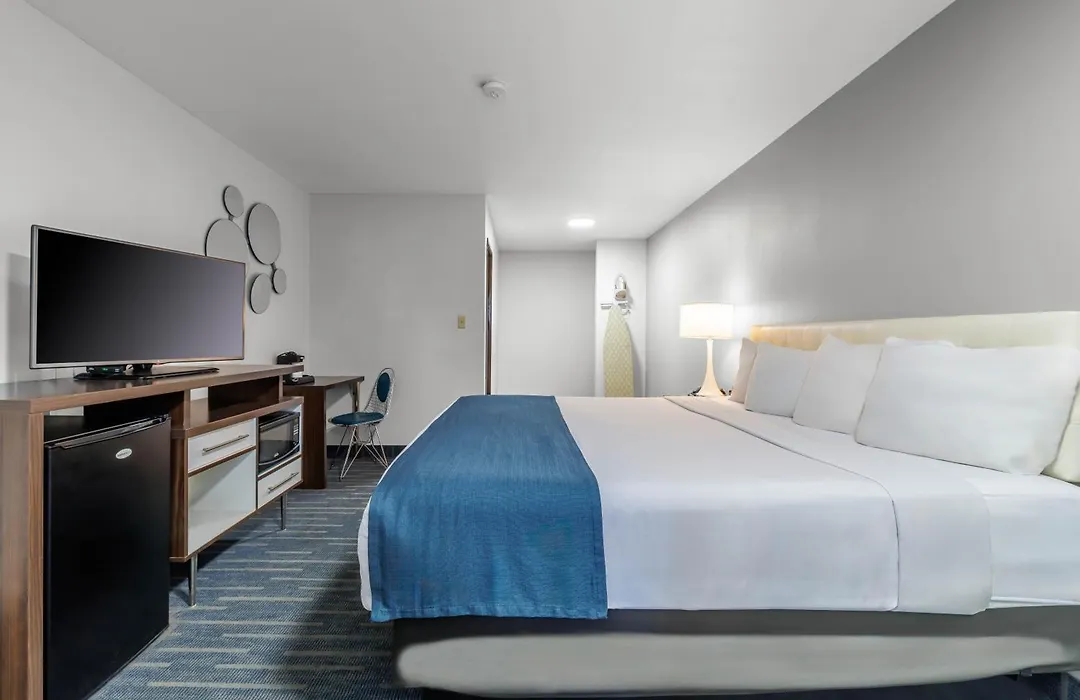 Days Inn & Suites By Wyndham Flagstaff I-40-1