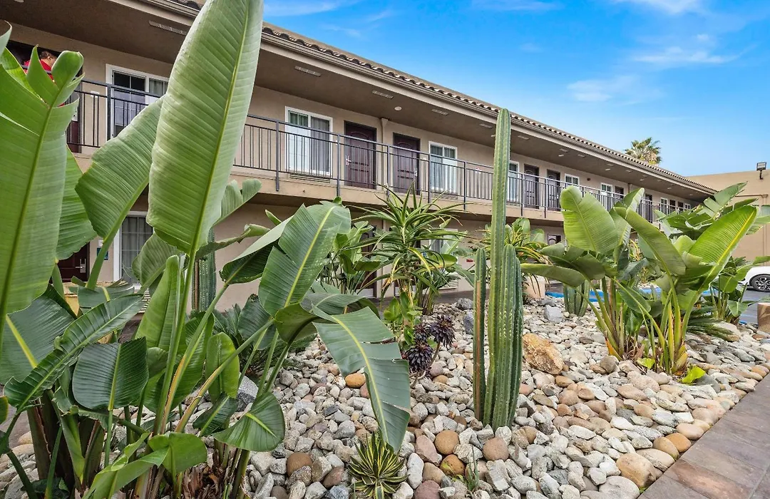 Econo Lodge Inn & Suites Escondido Downtown-1