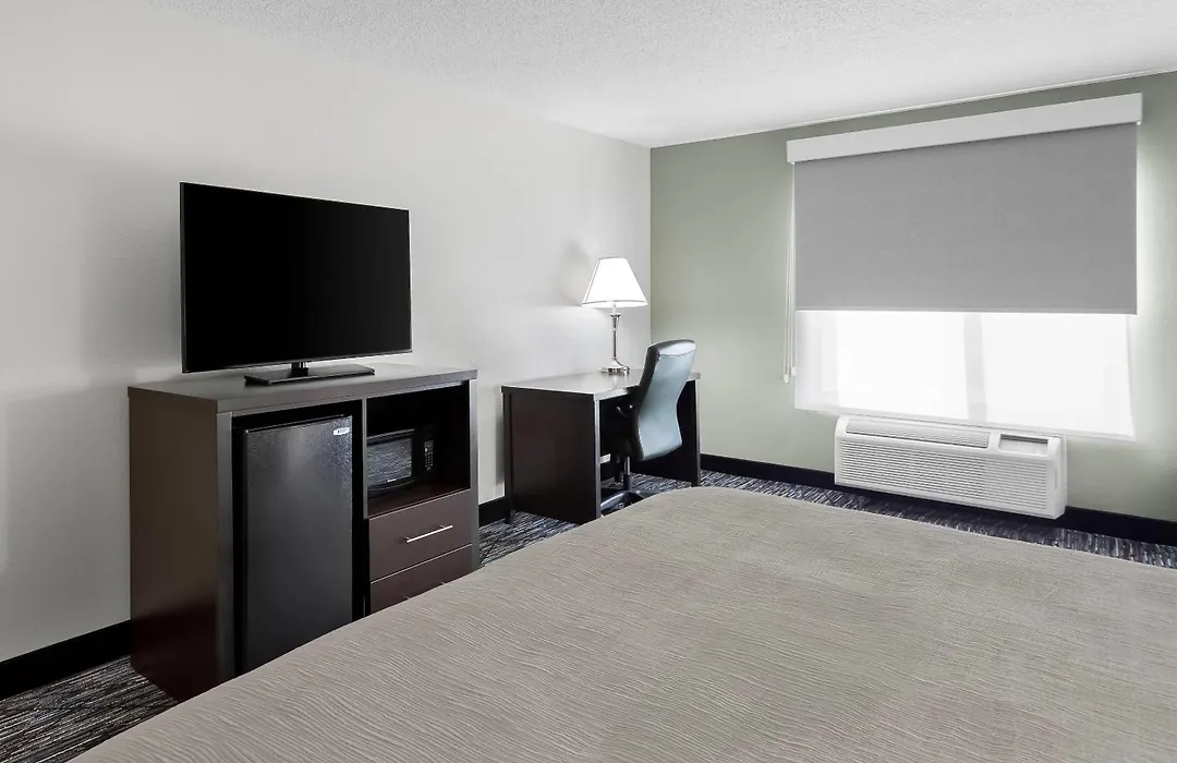 Quality Inn & Suites Niles-1