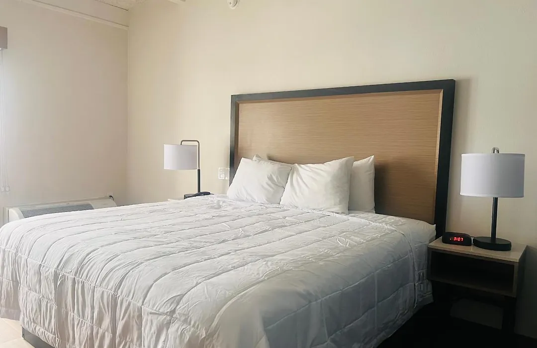 Days Inn & Suites By Wyndham Lexington-1