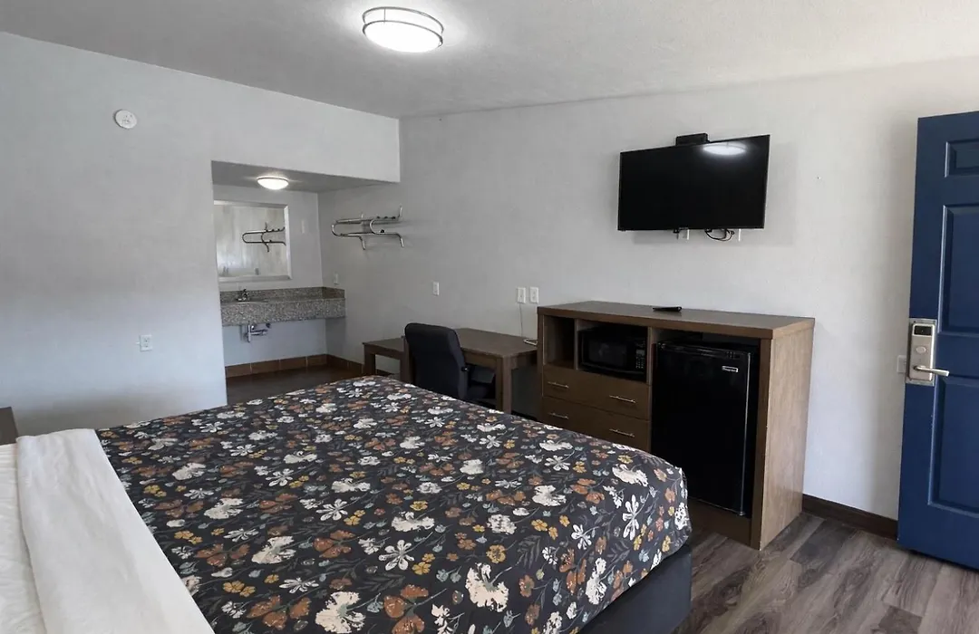 American Inn & Suites-1