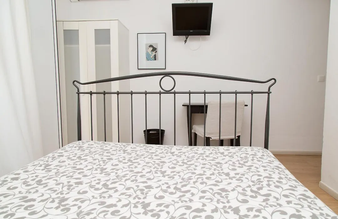 Hostal Five Gates-1