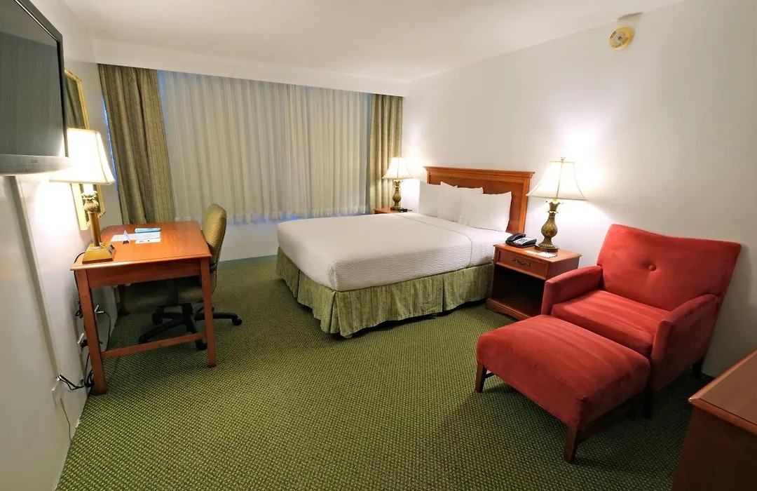 Ramada Plaza By Wyndham Waikiki-1