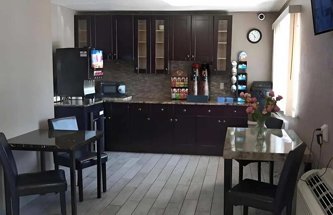 Econo Lodge Inn & Suites Yuma-1