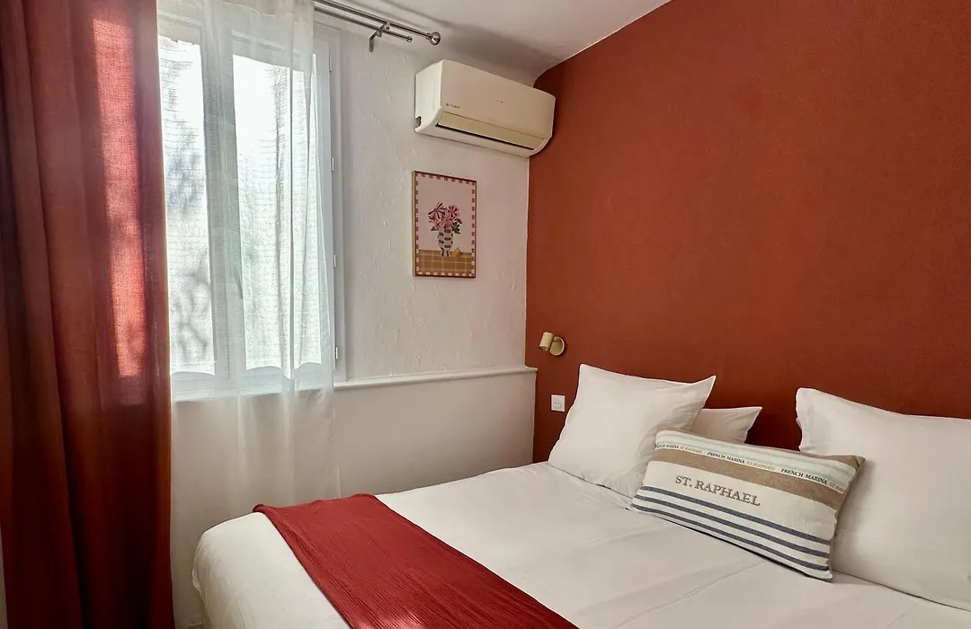 Hotel Le Clos Du Dramont-1