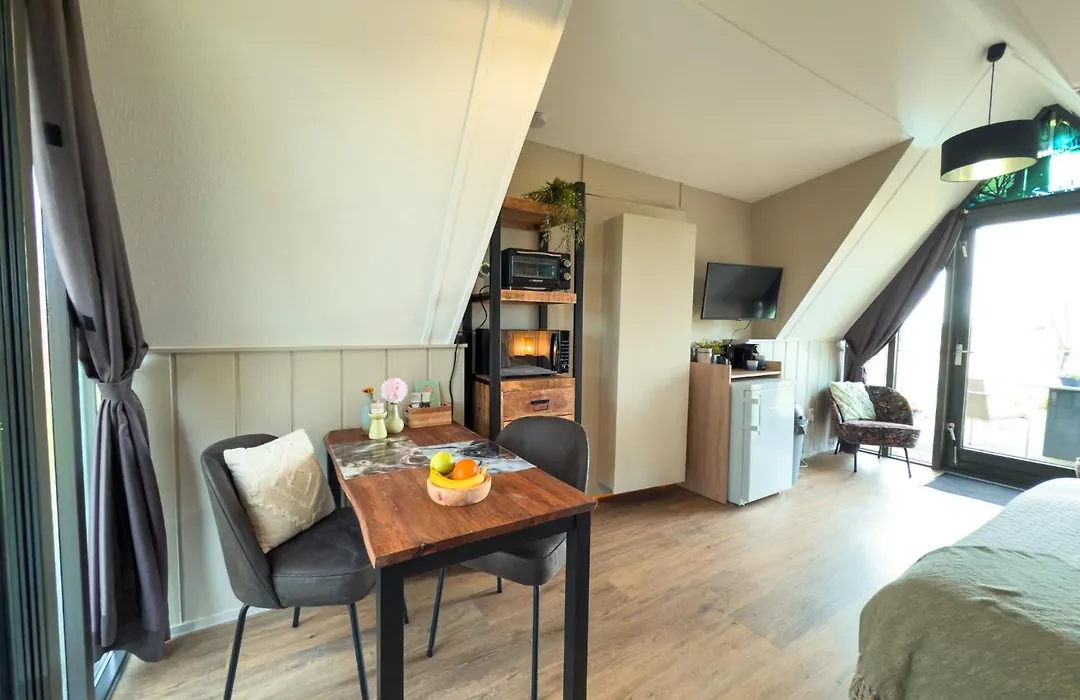 Hotelhuisjes Medemblik-1