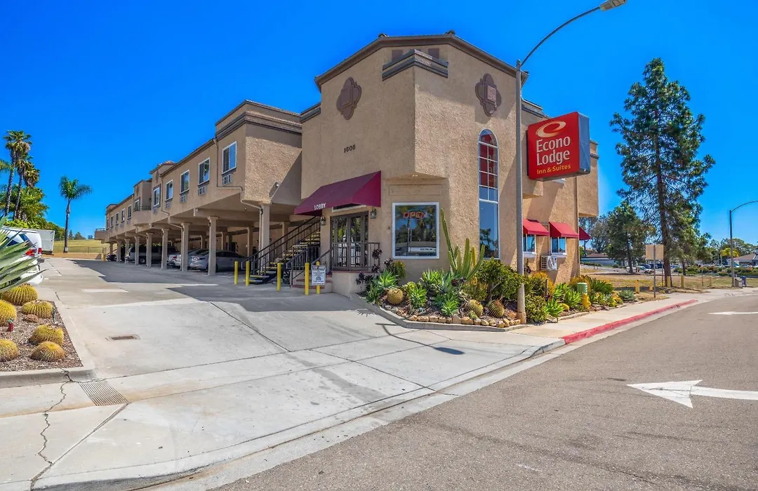 Econo Lodge Inn & Suites Fallbrook Downtown-1