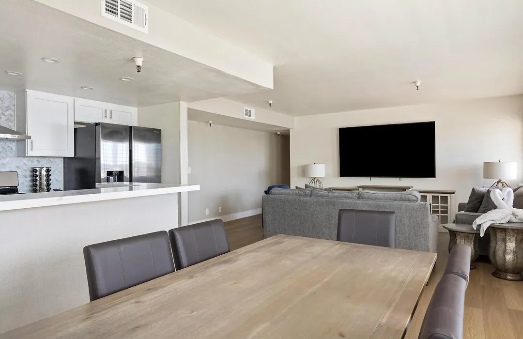 456 Embarcadero Inn & Suites-1