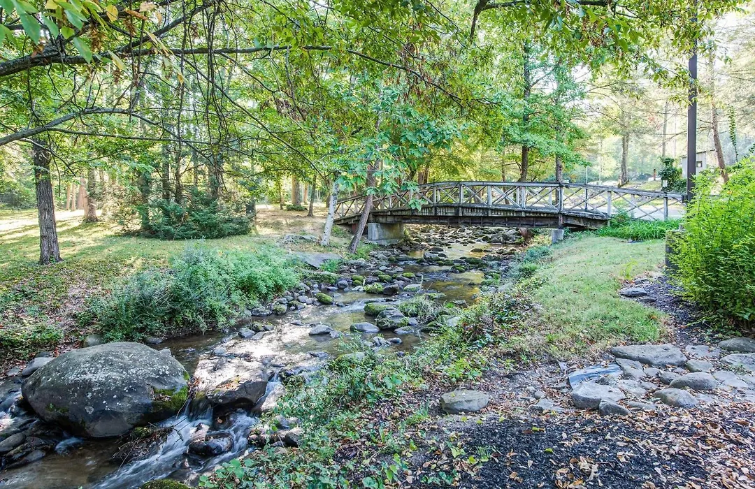 Quality Inn Creekside - Downtown Gatlinburg-1