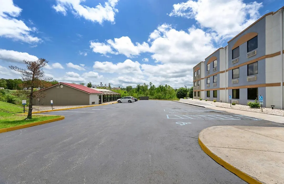 Econo Lodge London North-1