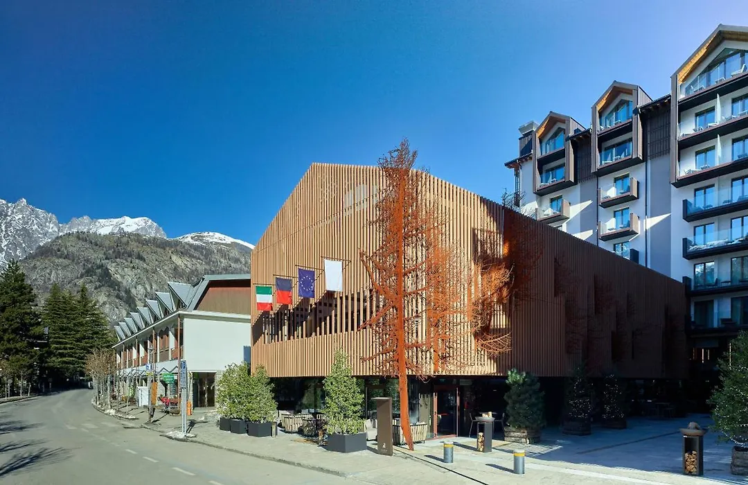 Le Massif Hotel & Lodge Courmayeur - The Leading Hotels Of The World-1