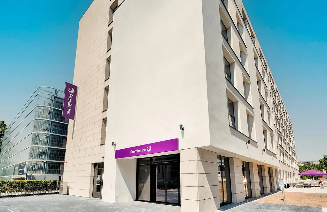 Premier Inn Darmstadt City Centre-1