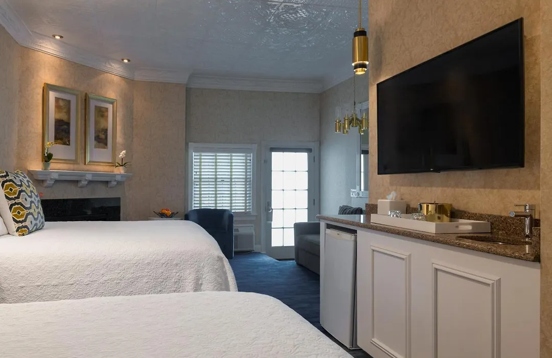Chateau Inn And Suites-1