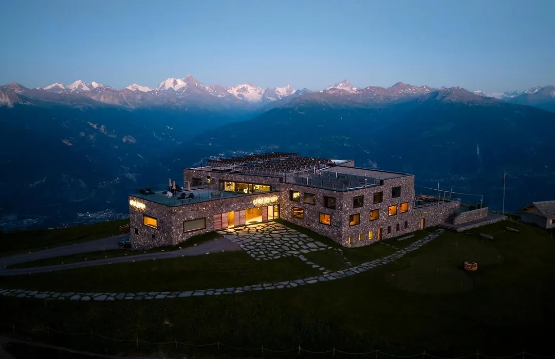 Chetzeron Mountain Hotel-1