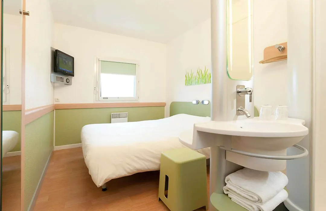 ibis budget Saint-Quentin Centre Gare-1