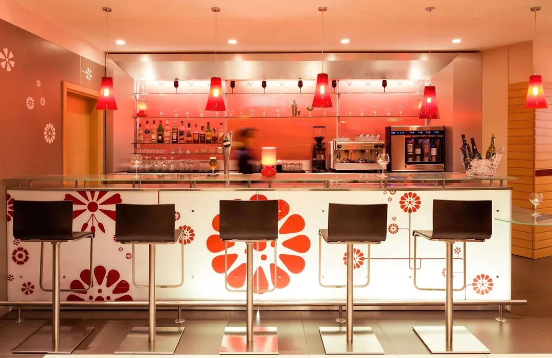 Ibis Barcelona Santa Coloma-1