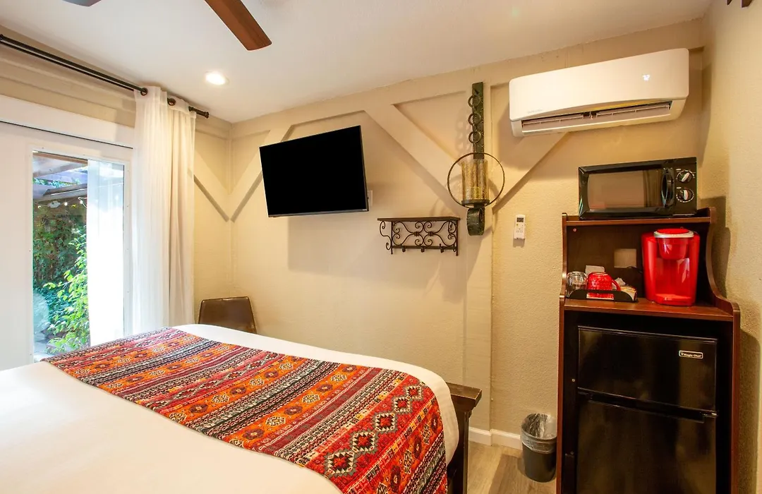 Lantern Light Inn - Romantic Getaway (Adults Only)-1