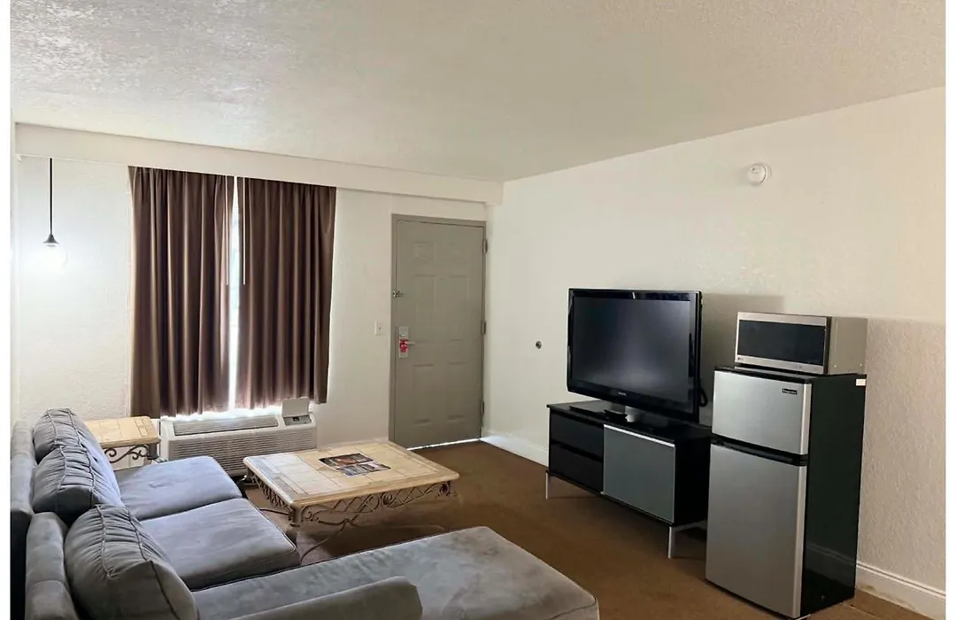 Econo Lodge Airport - Rj Stadium-1