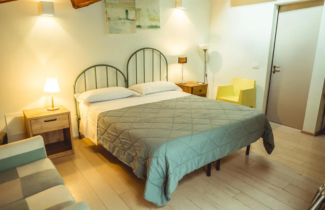 Guesthouse Via Di Gracciano - Adults Only-1
