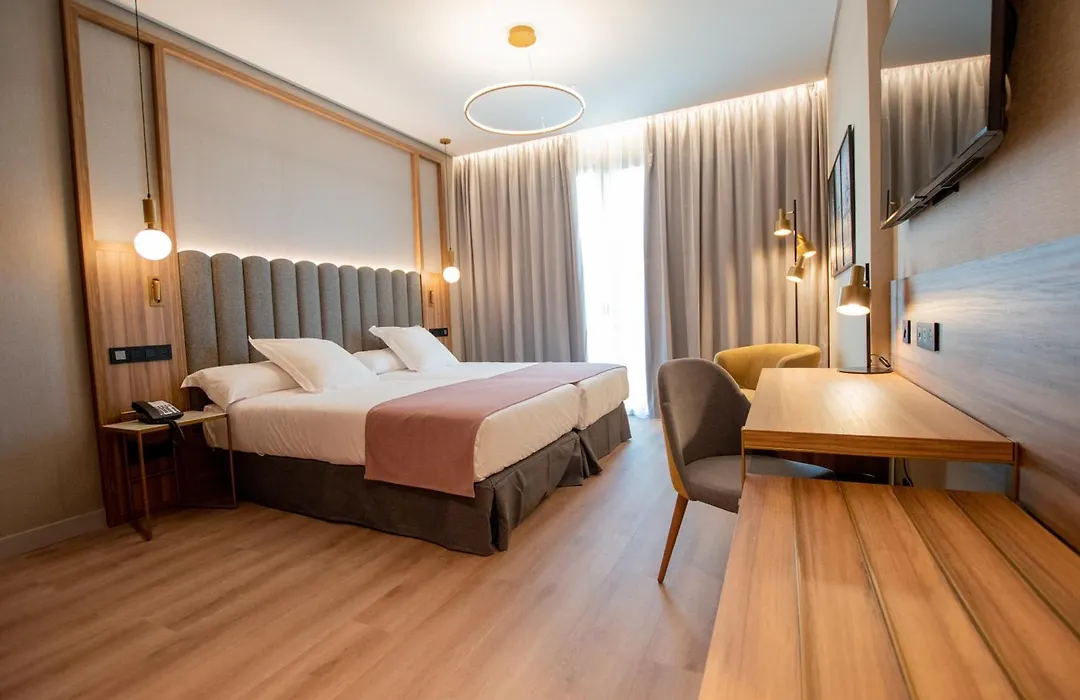 Hotel Giralda Center-1
