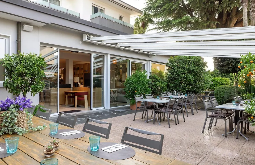 Ascona Lodge, Pool & Garden Retreat-1
