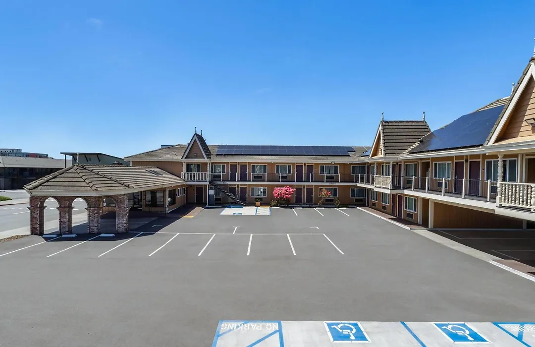 Ramada Bayside Inn & Suites Eureka-1