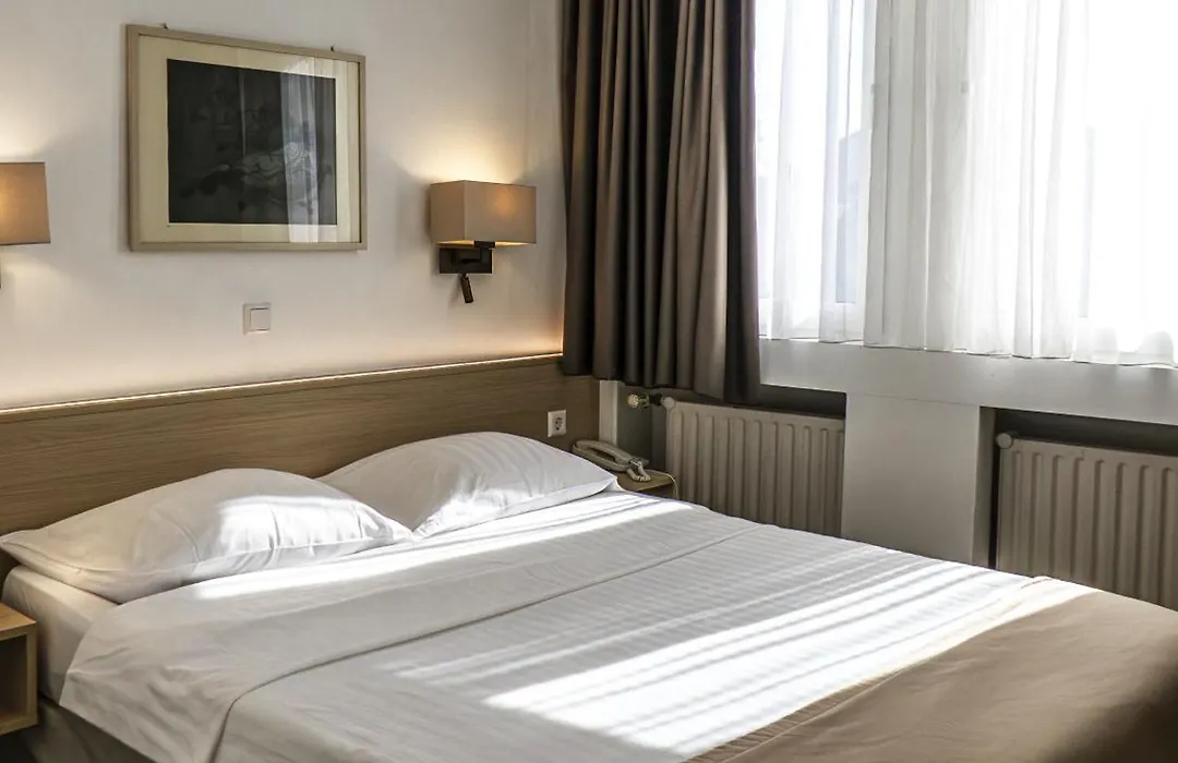 Hotel Francais-1