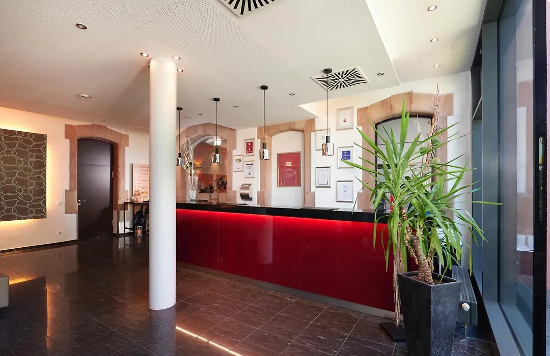 Novina Hotel Tillypark-1