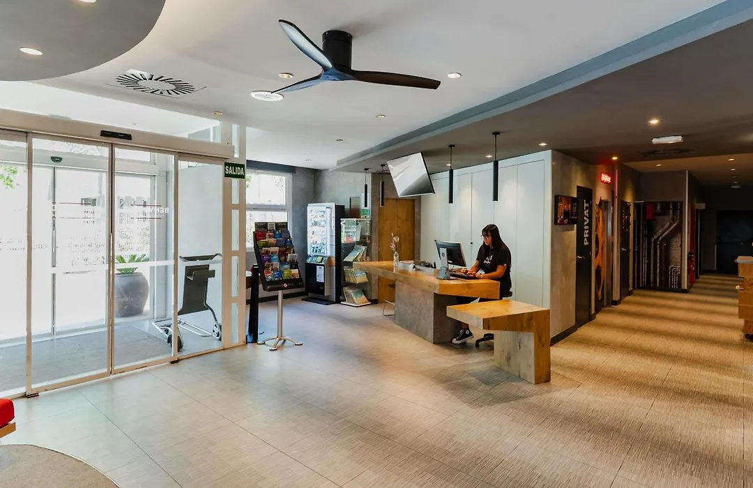 Ibis Barcelona Castelldefels-1