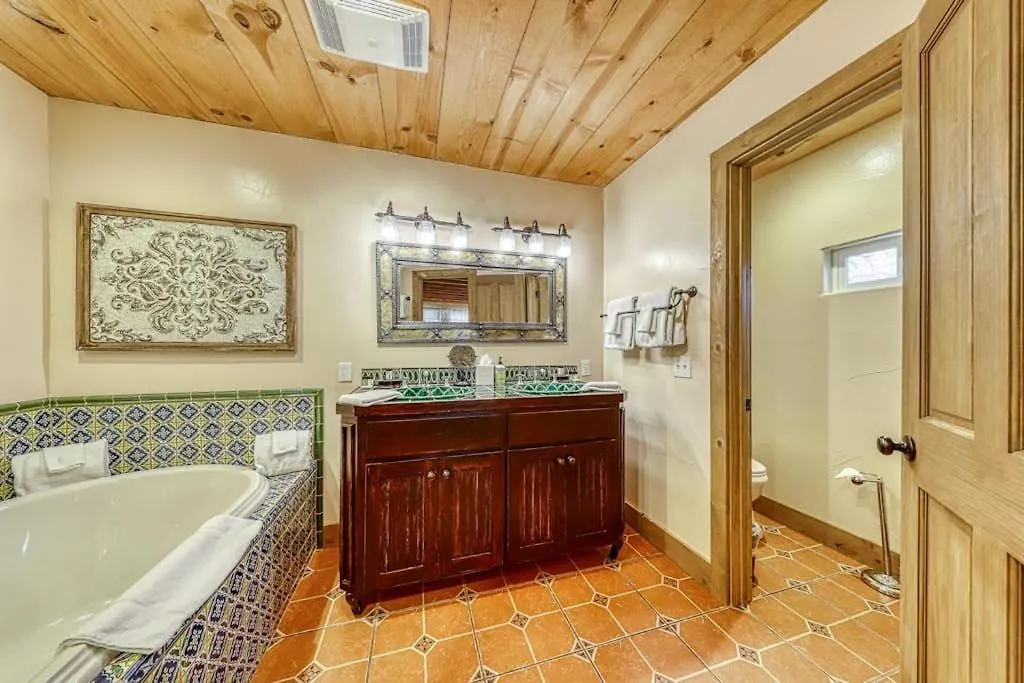 Adorable Studio Cabin With Covered Porch, Near Main Street, 2 Dogs Ok-1