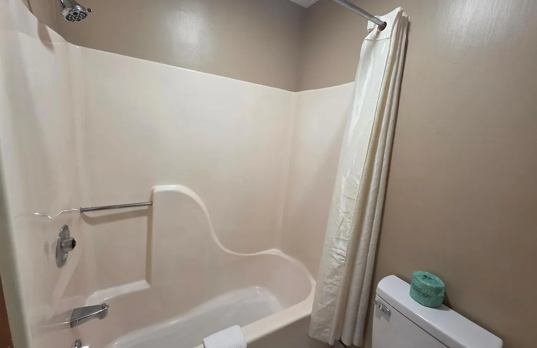 Travelowes Motel - Maggie Valley-1