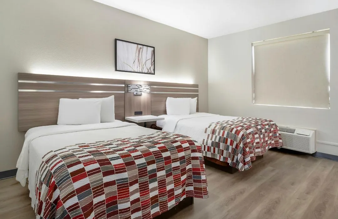 Red Roof Inn & Suites Beaumont-1
