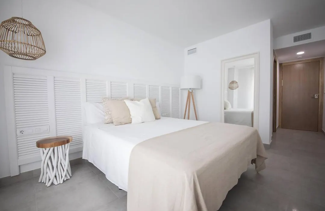 Hostal Cervantes Playa-1