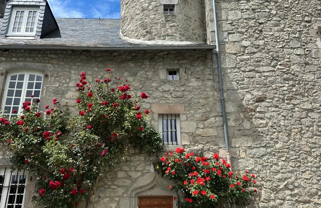 Château de la Borde à Ussel, centre-ville, proche autoroute A89-1
