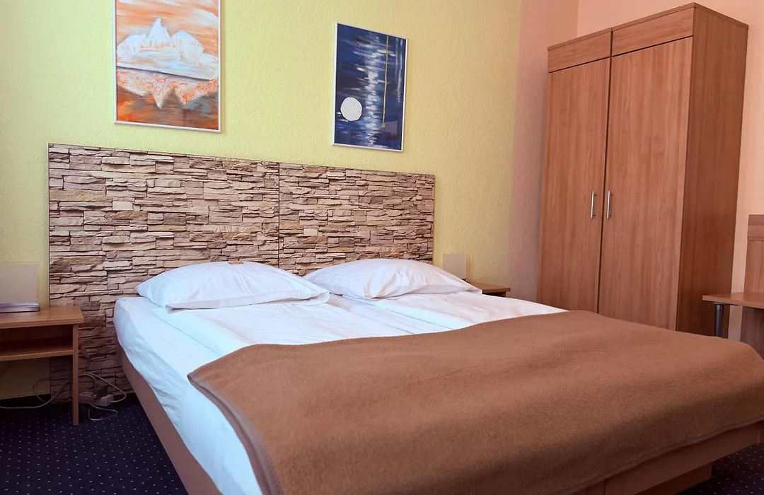 Hotel Stadt Hamburg am Fluss Saarbrücken-1