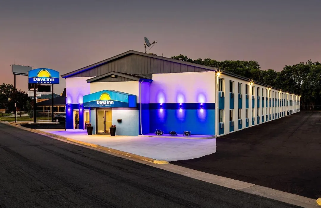Days Inn By Wyndham La Crosse-1