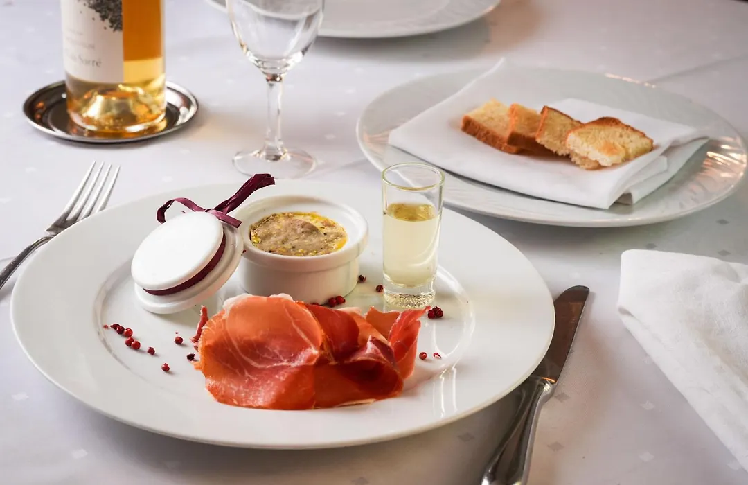 Logis Hotel & Restaurant Bergeret Sport-1