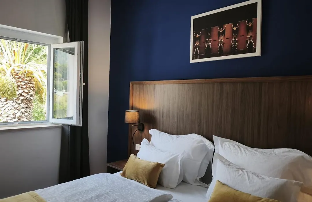 Hotel Sustipan-1