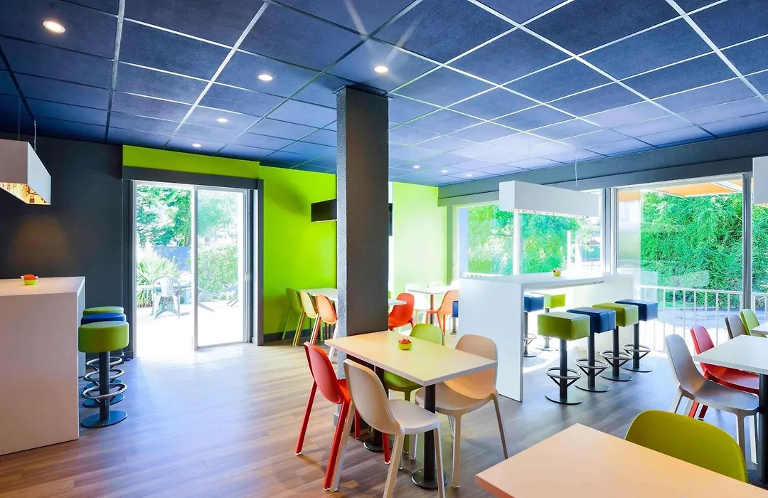 ibis budget Pau Lescar-1