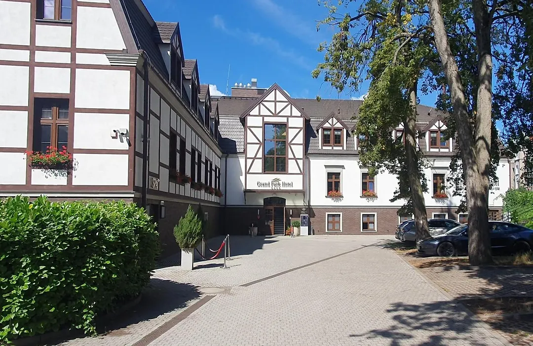 Grand Park Hotel-1