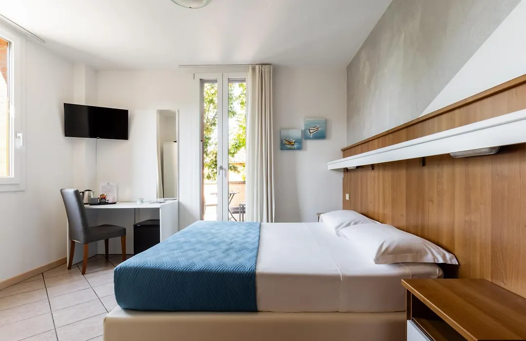 Hotel Emi-1