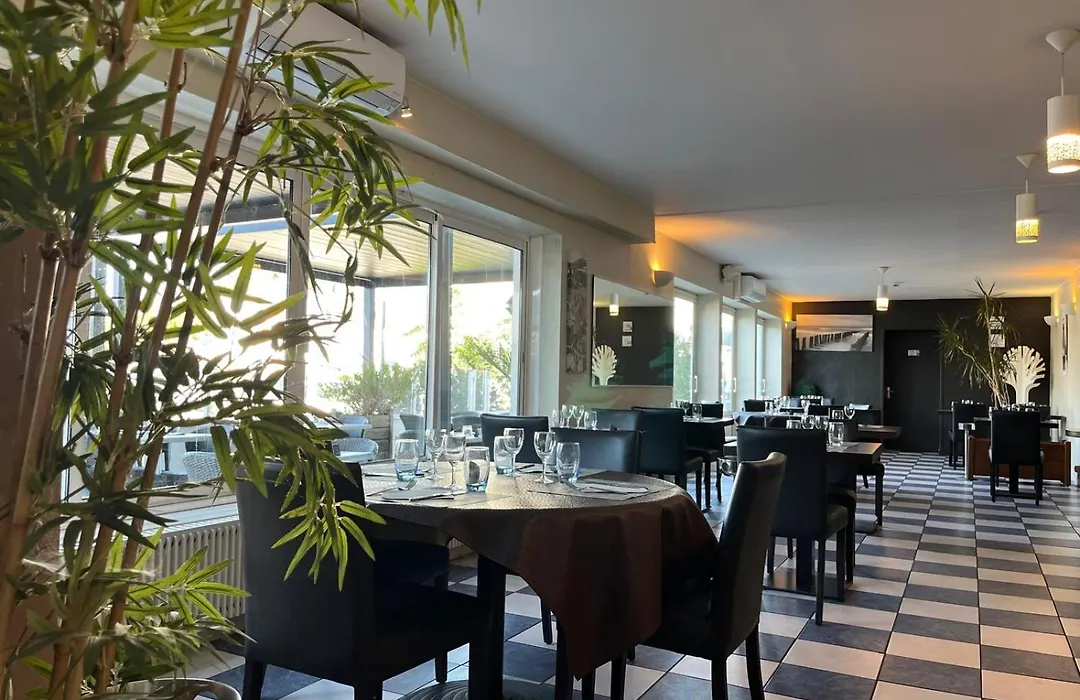 Hotel De La Mer-1