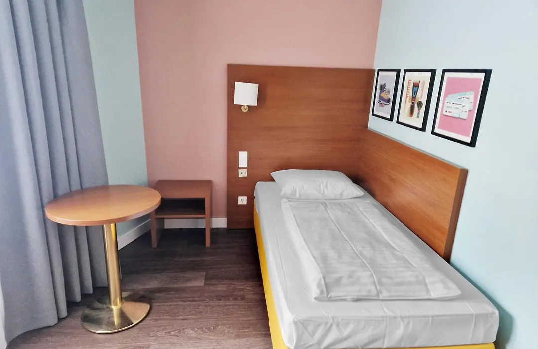 Garner Hotel Stuttgart City Centre By Ihg-1