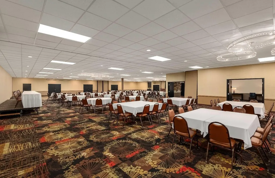 Ramada By Wyndham Grand Forks-1