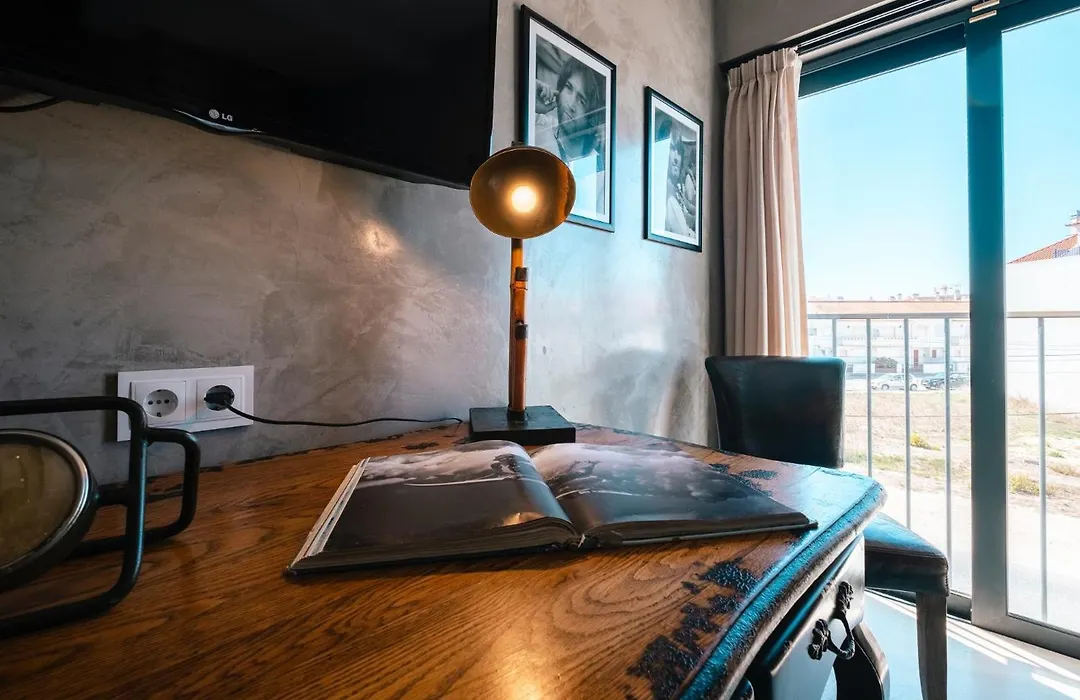 Surfers Lodge Peniche-1