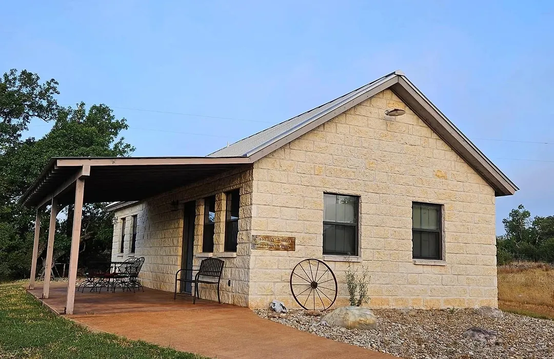 Breezy Hills Cottages - Moonlight Cottage-1